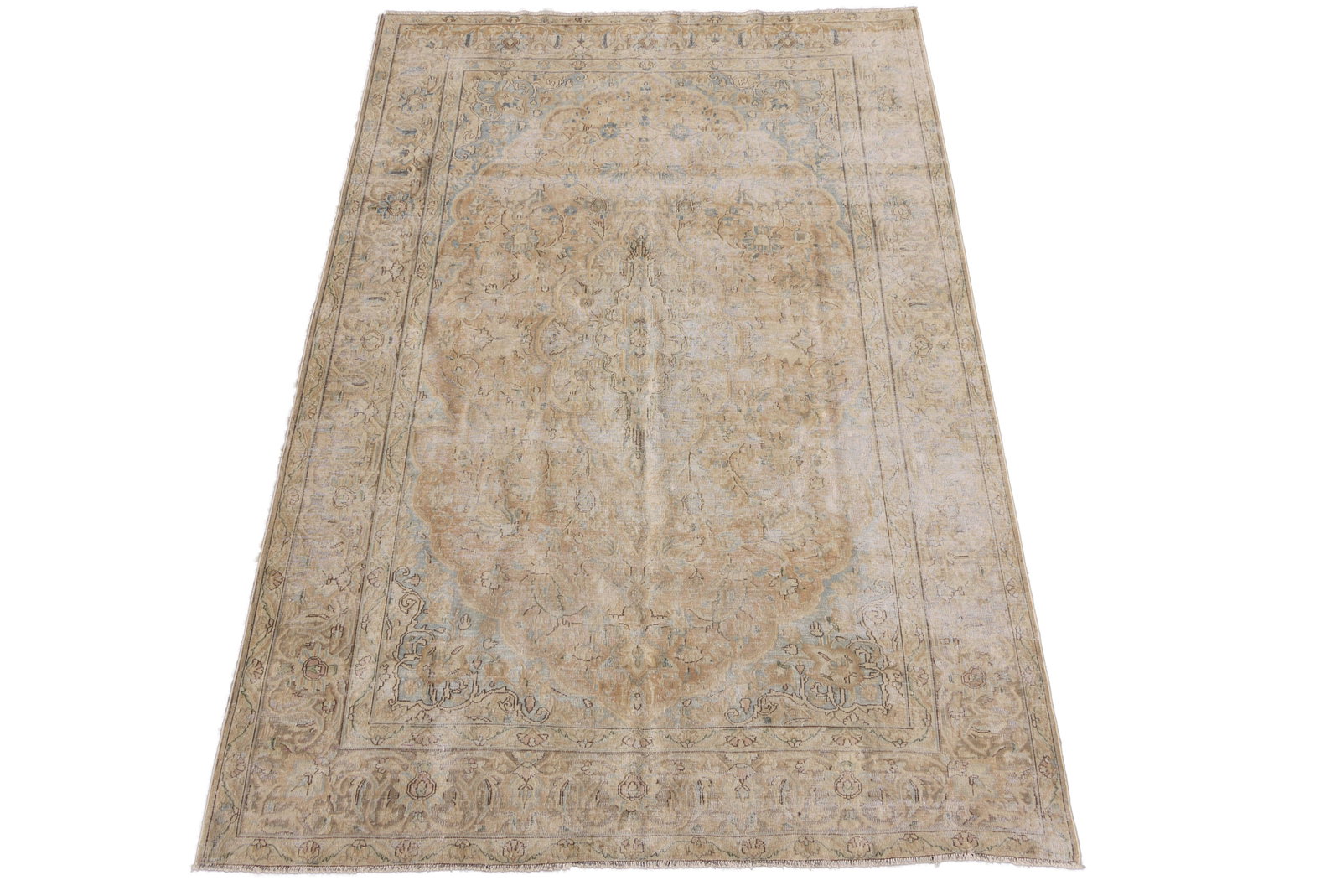 Stunning 6'7 x 9'9 Vintage Persian Rug Hand-Crafted Luxury: Stunning 6'7 x 9'9 Vintage Persian Rug Hand-Crafted Luxury Enhance your living space with this stunning 6' 7" x 9' 9" Vintage Persian Rug. Crafted with care, this 100% genuine hand-crafted rug feature