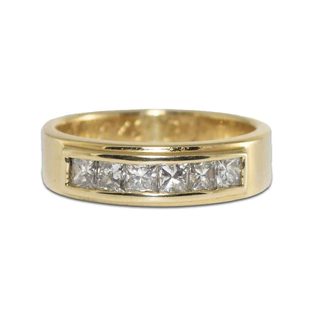14K Yellow Gold Men's Wedding Band 0.90ct Princess Diamonds Size 9: 14K Yellow Gold Men's Wedding Band 0.90ct Princess Diamonds Size 9 This stunning 14K yellow gold men's diamond band features a total of 0.90 carats of exquisite princess-cut diamonds, set in a secure 