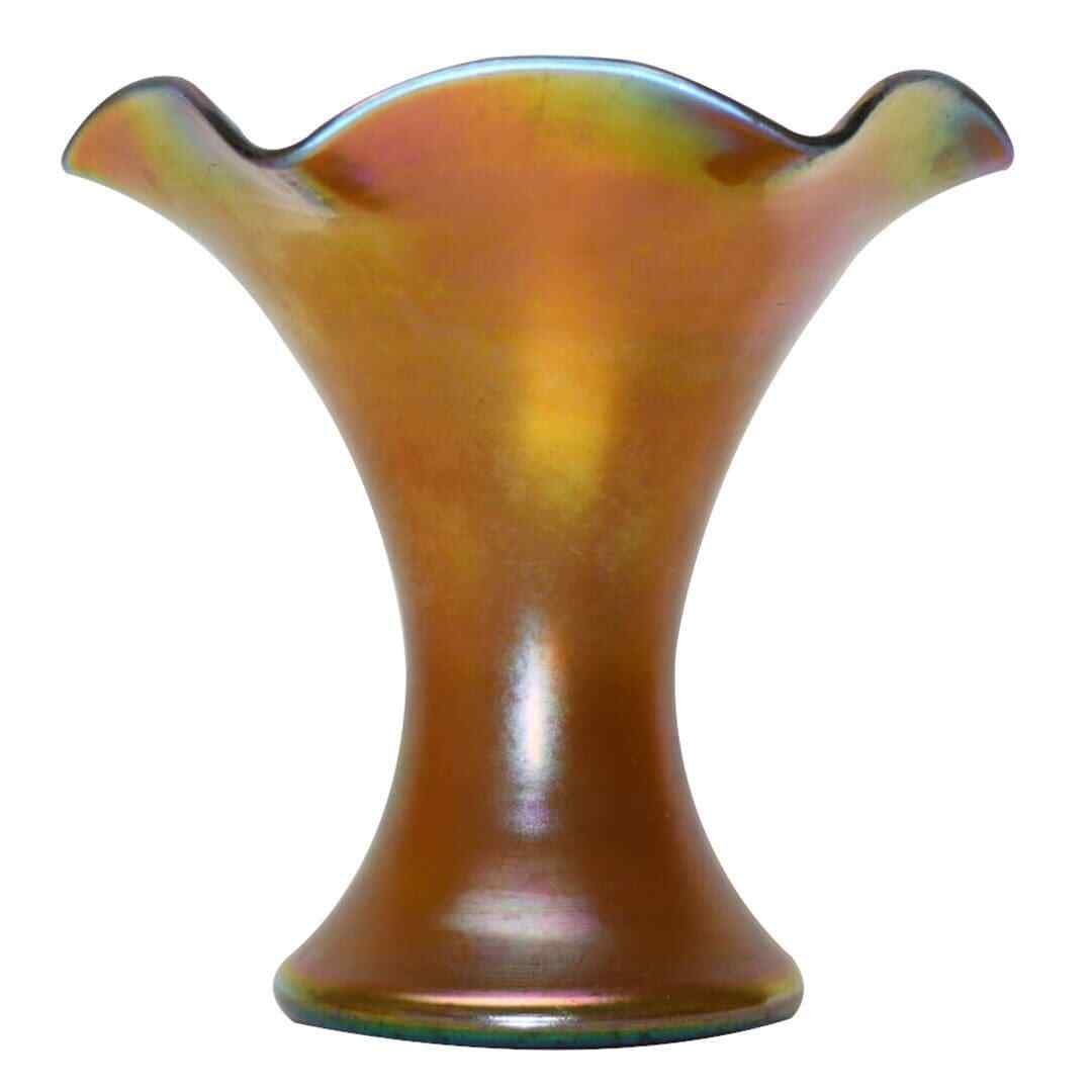 Steuben Gold Aurene Art Nouveau Ruffled Trumpet Vase 7.75 x 7.25: Steuben Gold Aurene Art Nouveau Ruffled Trumpet Vase 7.75 x 7.25 This exquisite Steuben Gold Aurene Ruffled Trumpet Glass Vase embodies the elegance of the Art Nouveau style. Crafted from high-quality