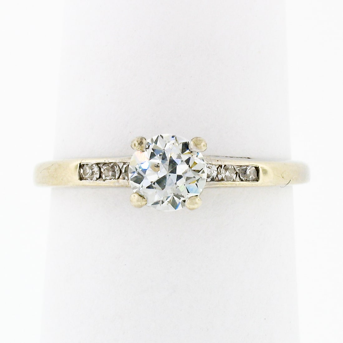 Antique Art Deco 18k White Gold 0.55ctw Diamond Engagement Ring: Antique Art Deco 18k White Gold 0.55ctw Diamond Engagement Ring This exquisite Antique Art Deco ring features a stunning 0.55ctw diamond set in 18k white gold. The main stone is a natural round diamon