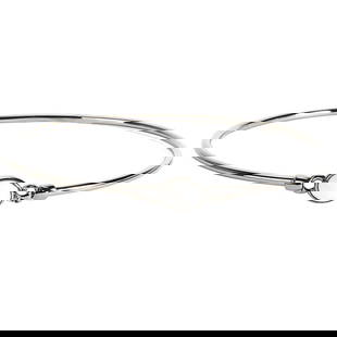 Di Modolo Women's White Agate Bangle in Black Rhodium Finish: Di Modolo Women's White Agate Bangle in Black Rhodium Finish This elegant Di Modolo bangle bracelet features a stunning white agate stone set in a sleek black rhodium plated finish. Crafted from
