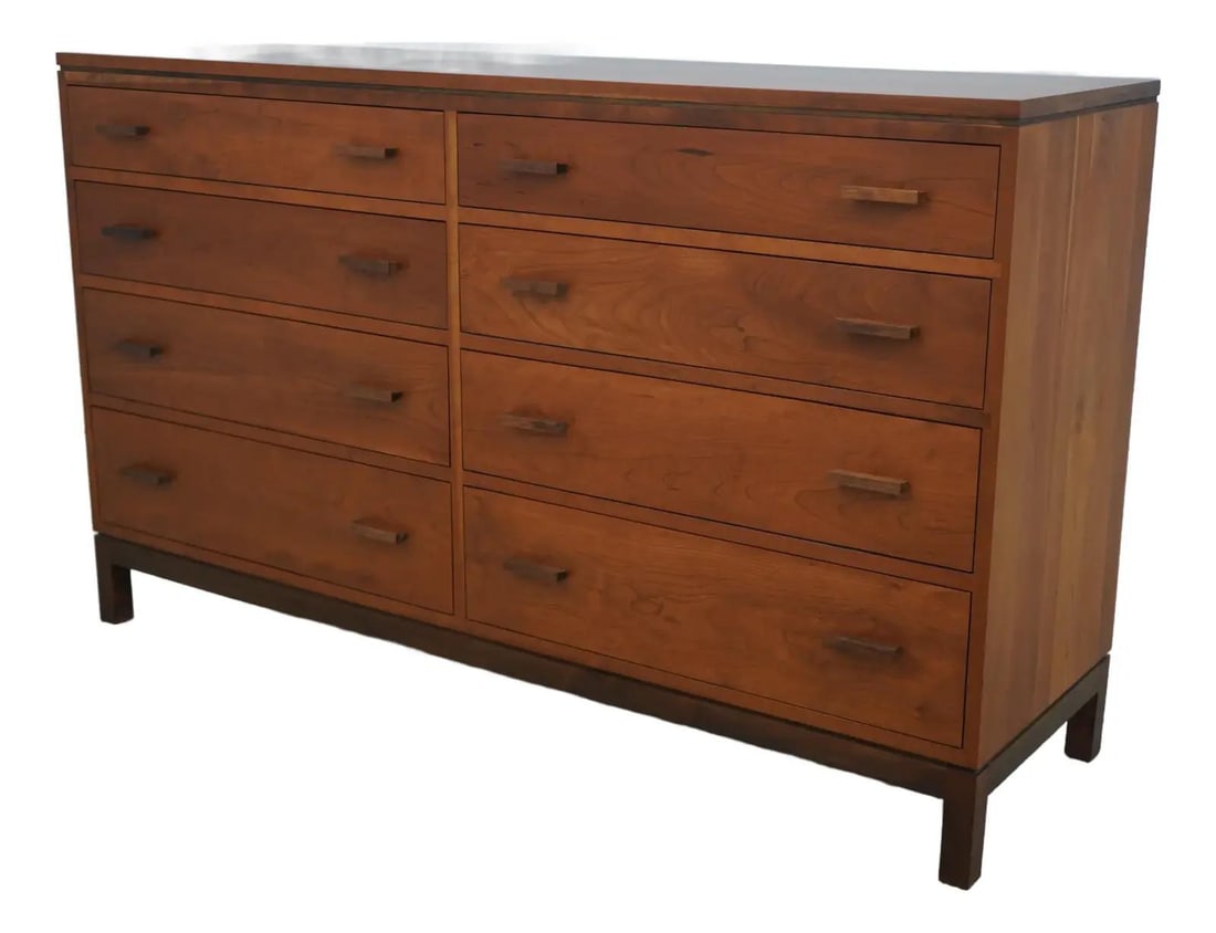 Stickley Metro Collection Dresser Cherry Walnut Arts & Crafts: Stickley Metro Collection Dresser Cherry Walnut Arts & Crafts This exquisite Stickley Metro Collection Dresser features a harmonious blend of cherry and walnut woods, showcasing the quality craftsmans