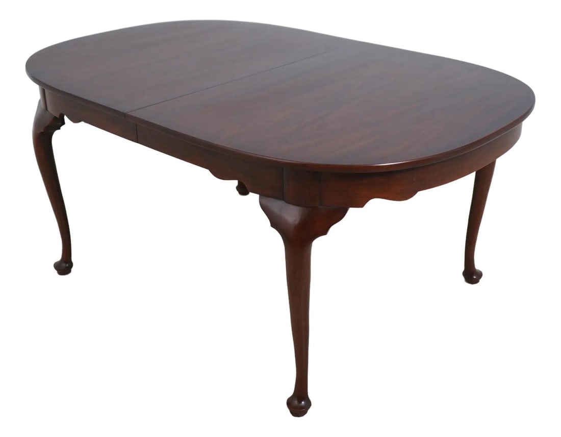 Henkel Harris Queen Anne Mahogany Dining Table with 3 Leaves: Henkel Harris Queen Anne Mahogany Dining Table with 3 Leaves This exquisite Henkel Harris Queen Anne Dining Room Table showcases classic craftsmanship with its elegant mahogany construction. Designed
