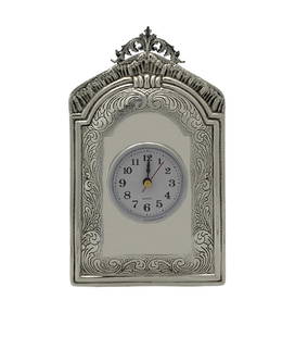 Handmade 925 Sterling Silver Leaf Design Quartz Table Clock 8x5: Handmade 925 Sterling Silver Leaf Design Quartz Table Clock 8x5 This exquisite table clock is crafted from fine 925 sterling silver, featuring a stunning handmade chased design with ornate leaf