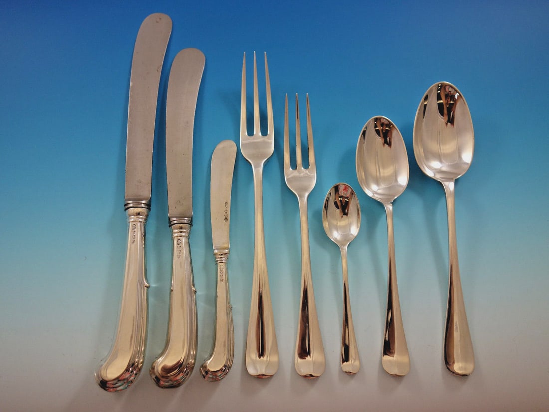 Queen Anne Worcester Sterling Silver Dinner Flatware Set 68 Pieces: Queen Anne Worcester Sterling Silver Dinner Flatware Set 68 Pieces This exquisite Queen Ann by Worcester sterling silver dinner flatware set is a post-1940 creation from England, showcasing timeless e