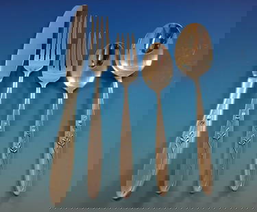 Towle Rose Solitaire Sterling Silver Flatware Set for 8 with Storage Chest 40 Pieces: Towle Rose Solitaire Sterling Silver Flatware Set for 8 with Storage Chest 40 Pieces Elevate your dining experience with this exquisite Rose Solitaire flatware set by Towle, consisting of 40 pieces