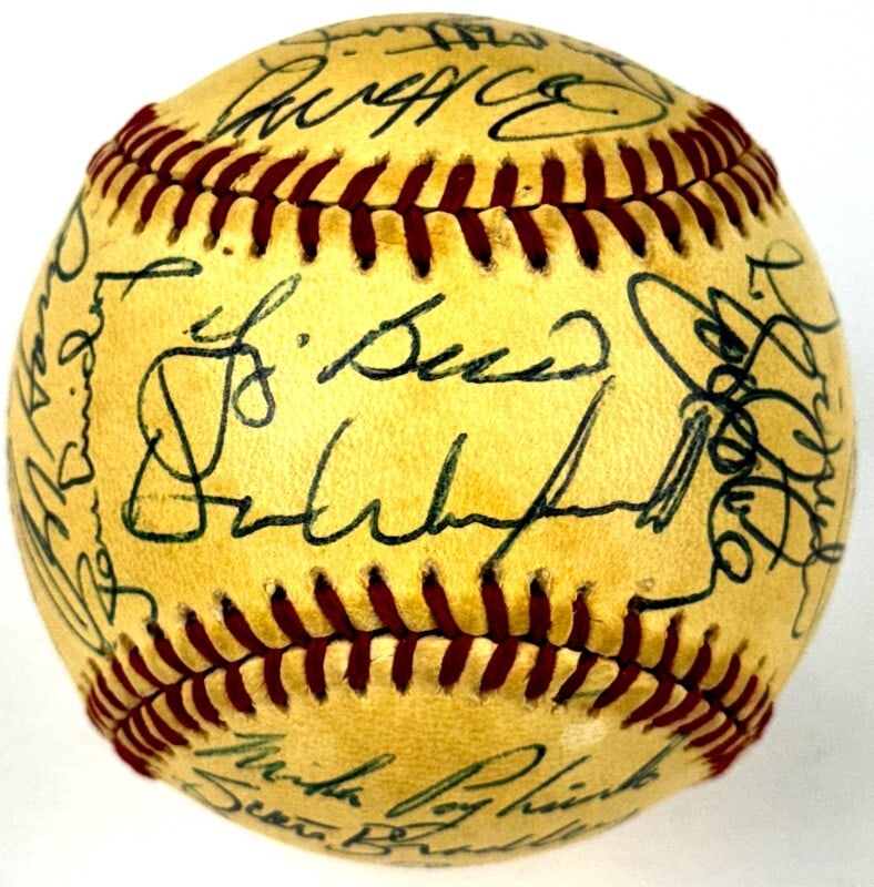 1985 New York Yankees Team Signed Baseball 21 Signatures Beckett BAS: 1985 New York Yankees Team Signed Baseball 21 Signatures Beckett BAS This 1985 New York Yankees team-signed baseball is a remarkable collectible, featuring 21 signatures from notable players, includin