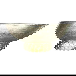 Vintage Boho Hammered Silverplate Centerpiece Bowl 23x23x9: Vintage Boho Hammered Silverplate Centerpiece Bowl 23x23x9 This Vintage Boho Hammered Silverplate Bowl features a striking hand-hammered texture and a gleaming silver finish, making it an impressive