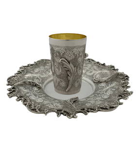 Elegant 925 Sterling Silver Cup & Tray Set with Leaf Applique 3.75" x 2.50" & 9": Elegant 925 Sterling Silver Cup & Tray Set with Leaf Applique 3.75" x 2.50" & 9" This exquisite set features a fine 925 sterling silver square cup and tray, showcasing a captivating blend of matte