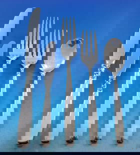 Lunt Starfire Sterling Silver Flatware Set for 8 - 44 Pieces Mid-Century Modern: Lunt Starfire Sterling Silver Flatware Set for 8 - 44 Pieces Mid-Century Modern Enhance your dining experience with the exquisite Starfire by Lunt Sterling Silver Flatware Set, designed to serve 8.