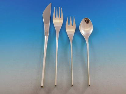 International Silver Vision Flatware Set 32 Pieces by Ronald Hayes Pearson: International Silver Vision Flatware Set 32 Pieces by Ronald Hayes Pearson Elevate your dining experience with this exquisite 32-piece flatware set in the 'Vision' pattern by International Silver.