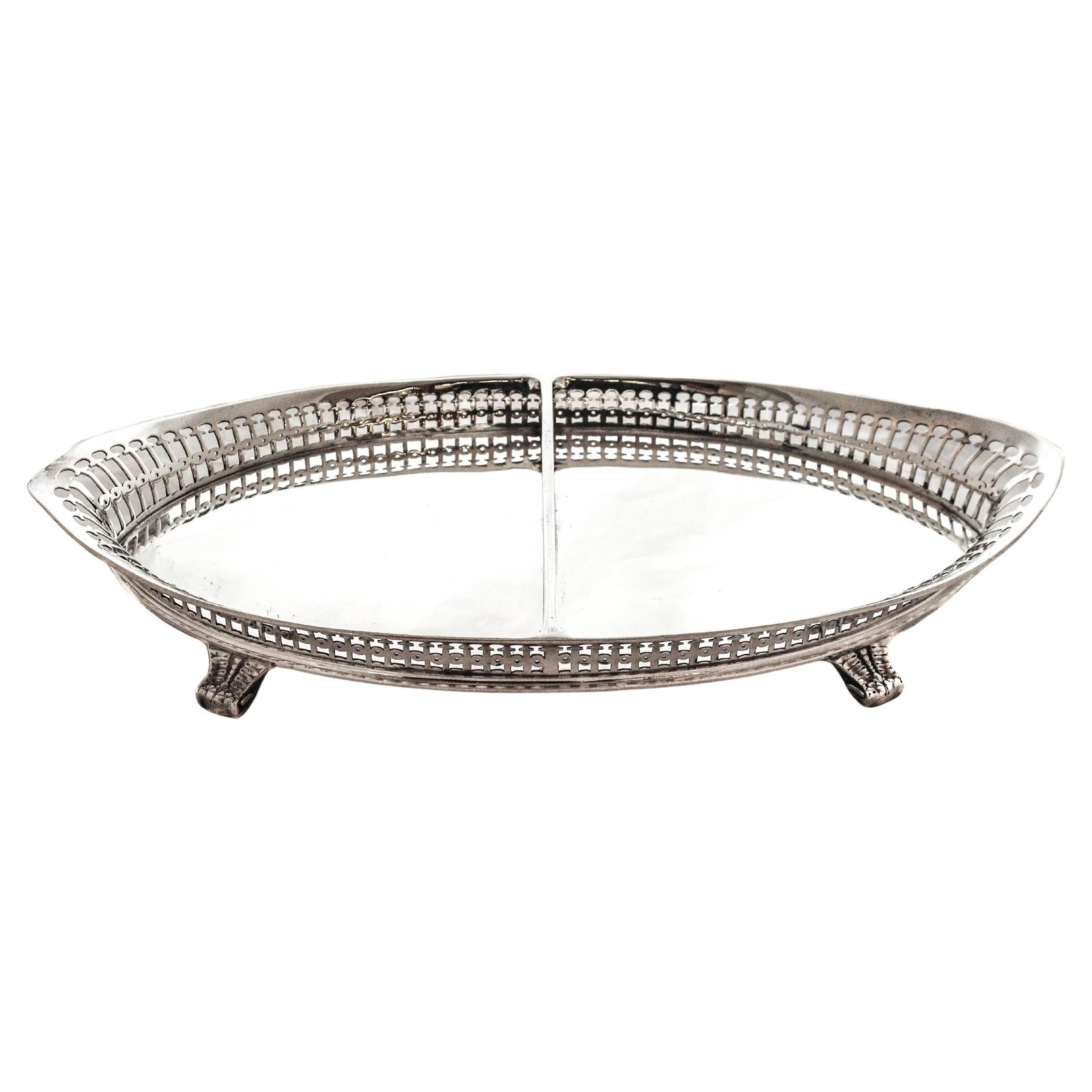 Tiffany & Co Sterling Silver Sectional Dish 1883 Oval Design: Tiffany & Co Sterling Silver Sectional Dish 1883 Oval Design Being offered is a sterling silver sectional dish by the world renowned Tiffany & CO. Dating to the 1880's this piece is oval shaped with a