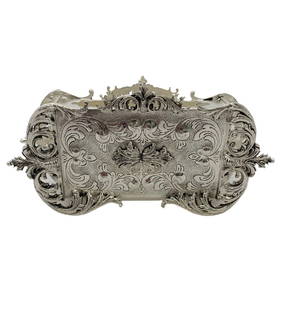Handmade 925 Sterling Silver Swirl Leaf Matchbox Holder 3.25 x 6.75: Handmade 925 Sterling Silver Swirl Leaf Matchbox Holder 3.25 x 6.75 This exquisite matchbox holder is crafted from fine 925 sterling silver, showcasing a unique handmade swirl leaf applique design.