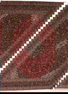 Vintage Handmade Floral Wool Rug 9'7" x 13'2" Traditional Design: Vintage Handmade Floral Wool Rug 9'7" x 13'2" Traditional Design This exquisite vintage traditional rug showcases a stunning handmade floral design, perfect for enhancing the ambiance of any room.