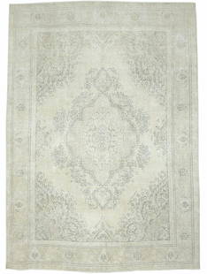 Vintage 9'6 x 12'6 Hand-Knotted Floral Wool Rug: Vintage 9'6 x 12'6 Hand-Knotted Floral Wool Rug Enhance your living space with this stunning 9'6" x 12'6" antique distressed vintage Oriental rug. Crafted from high-quality wool, this hand-knotted