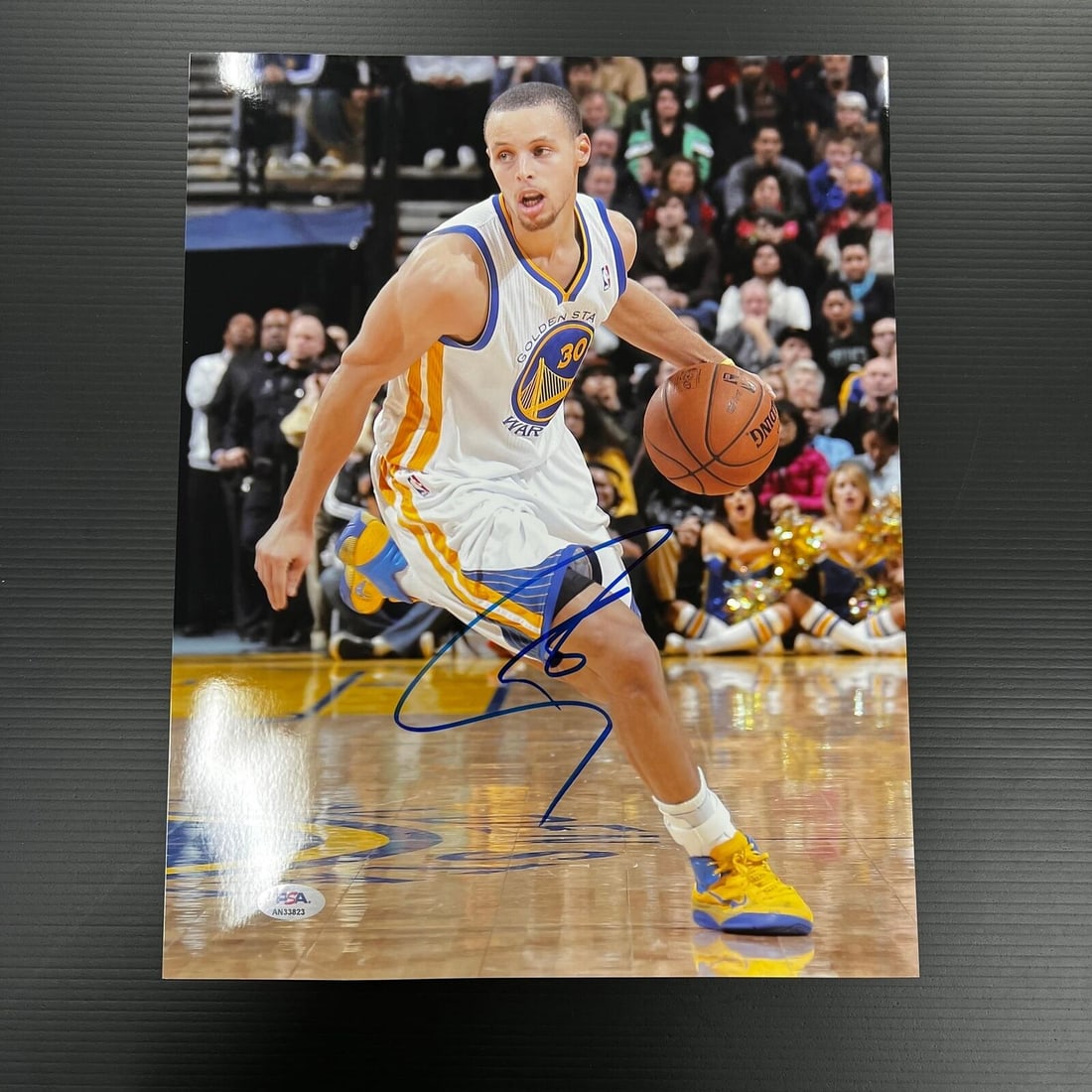Stephen Curry Autographed 11x14 Photo PSA/DNA Golden State Warriors: Stephen Curry Autographed 11x14 Photo PSA/DNA Golden State Warriors Capture a moment of basketball history with this authentic 11x14 photograph signed by Stephen Curry, the legendary player of the Gol