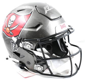 Mike Evans Signed Tampa Bay Buccaneers Full-Size Helmet Beckett Authentic: Mike Evans Signed Tampa Bay Buccaneers Full-Size Helmet Beckett Authentic This is a pre-owned full-size Speed Flex helmet, autographed by Mike Evans, a standout player for the Tampa Bay Buccaneers.