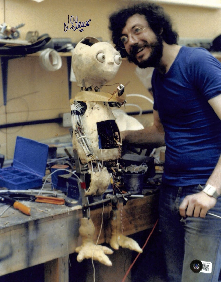 Dennis Lowe Signed 11x14 Yoda Photo Star Wars BECKETT Authenticated: Dennis Lowe Signed 11x14 Yoda Photo Star Wars BECKETT Authenticated This stunning 11x14 photograph features Yoda from Star Wars: The Empire Strikes Back, authentically signed by Dennis Lowe, a notable