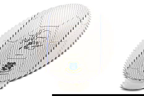 Landon Donovan Autographed Everton F.C. Soccer Ball Upper Deck Authenticated: Landon Donovan Autographed Everton F.C. Soccer Ball Upper Deck Authenticated This is an original autographed Everton F.C. soccer ball signed by renowned player Landon Donovan in black ink. The ball