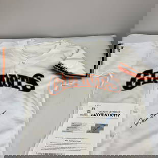 Willie Mays Signed 1989 San Francisco Giants Jersey with Beckett LOA: Willie Mays Signed 1989 San Francisco Giants Jersey with Beckett LOA This authentic 1989 San Francisco Giants home jersey is a remarkable piece of sports memorabilia, signed by the legendary Willie