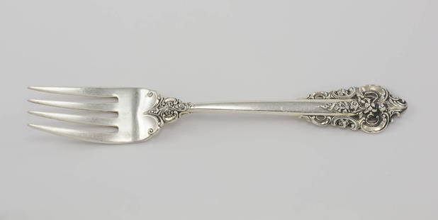 Wallace Grande Baroque Sterling Silver Salad Fork 6.5 Inch No Monogram: Wallace Grande Baroque Sterling Silver Salad Fork 6.5 Inch No Monogram This exquisite Grande Baroque salad fork by Wallace showcases the elegance of sterling silver craftsmanship. Measuring 7 1/2