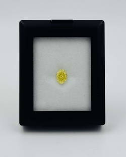 Loose Diamond - OVAL 3.01ct Fancy Vivid Yellow SI1: Loose Diamond - OVAL 3.01ct Fancy Vivid Yellow SI1 Source: Natural Shape: OVAL Carats: 3.01 Color: Fancy Vivid Yellow Certification: GIA Video: Video Link Additional images available upon request. 