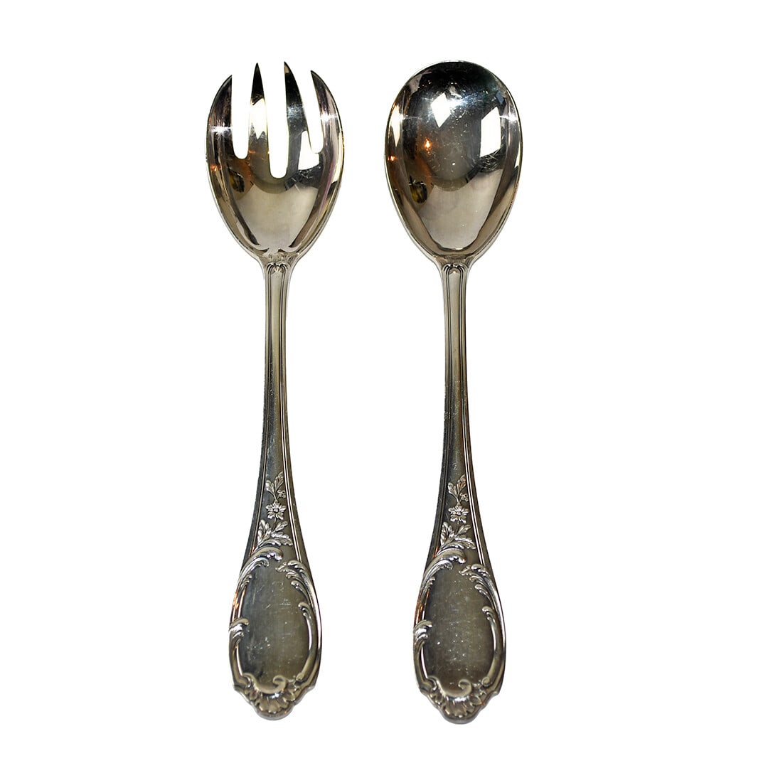Buccellati Monte Mario Silver Plated Serving Set 6.95ozt: Buccellati Monte Mario Silver Plated Serving Set 6.95ozt Enhance your dining experience with this exquisite Monte Mario Silver Plated Serving Set by Buccellati. Crafted with attention to detail, this