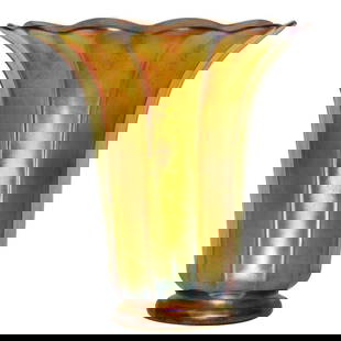 Steuben Gold Aurene Signed Art Glass Table Vase 5.25 x 5.25: Steuben Gold Aurene Signed Art Glass Table Vase 5.25 x 5.25 This exquisite Steuben Gold Aurene Glass Shade Vase showcases a stunning gold hue, embodying the elegance of vintage Americana style. Crafte