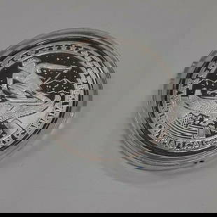 1988 Olympic Silver Medal Skiing Uncirculated in Capsule: 1988 Olympic Silver Medal Skiing Uncirculated in Capsule This 1988 Olympic Commemorative Silver Medal features a stunning skiing design and is presented in a protective capsule. The medal is