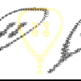 18K Yellow Gold Blue Sapphire Diamond Necklace Earring Set 94.4g: 18K Yellow Gold Blue Sapphire Diamond Necklace Earring Set 94.4g This exquisite 18K Yellow Gold Jewelry Set features a stunning combination of blue sapphires and diamonds, ideal for adding elegance to