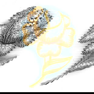 Stunning 18K Yellow Gold Platinum 9.40 Ct Diamond Flower Brooch: Stunning 18K Yellow Gold Platinum 9.40 Ct Diamond Flower Brooch This exquisite flower brooch features a stunning combination of 18K yellow gold and platinum, elegantly showcasing a total of 135