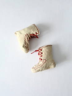 Antique Cream Felt Baby Shoes with Red Embroidery: Antique Cream Felt Baby Shoes with Red Embroidery This charming pair of antique embroidered felt baby shoes showcases exquisite craftsmanship. Made from soft cream felt, the booties are adorned with d
