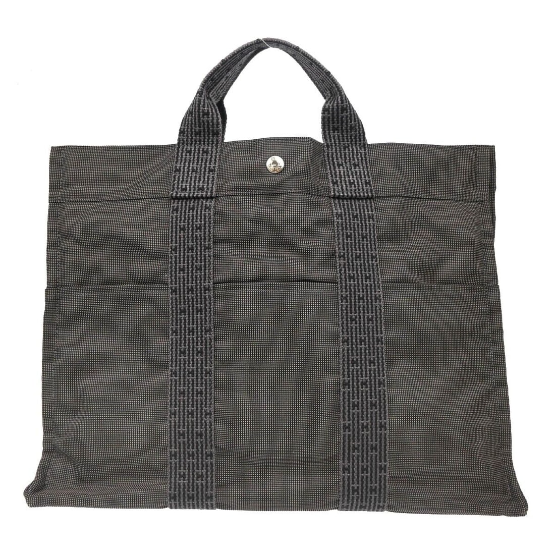 Hermes Gray Canvas Herline Tote MM with Silver Hardware: Hermes Gray Canvas Herline Tote MM with Silver Hardware Introducing the Hermes Gray Canvas Herline Tote MM Bag, a stylish and practical accessory for any occasion. This large tote features a sleek gra