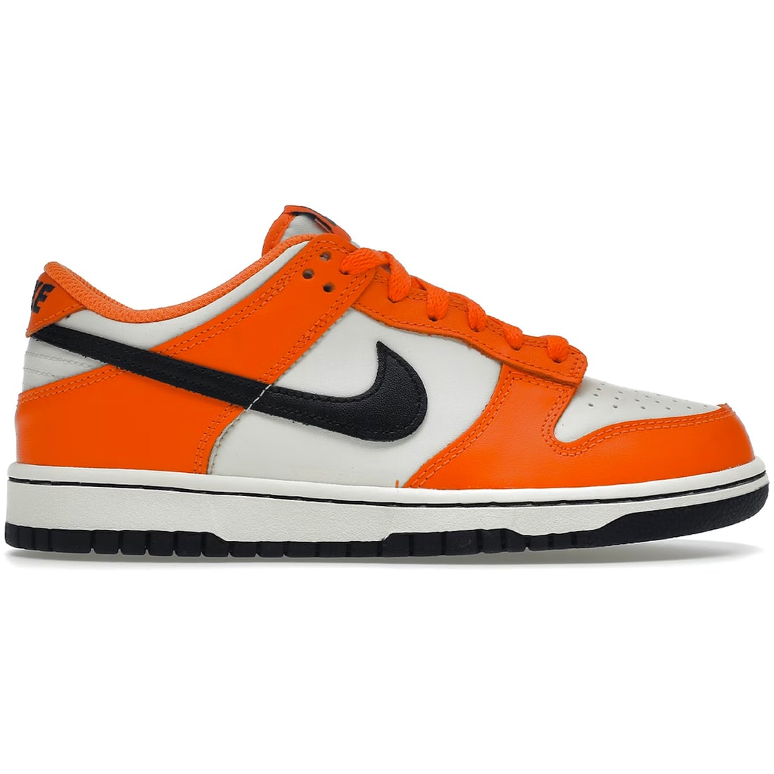 Nike Dunk Low Halloween Phantom Orange 2022 GS Size 6 M 7.5 W: Nike Dunk Low Halloween Phantom Orange 2022 GS Size 6 M 7.5 W Step into the season with the Nike Dunk Low Halloween Phantom Orange 2022 (GS). This stylish sneaker features a vibrant orange colorway, p