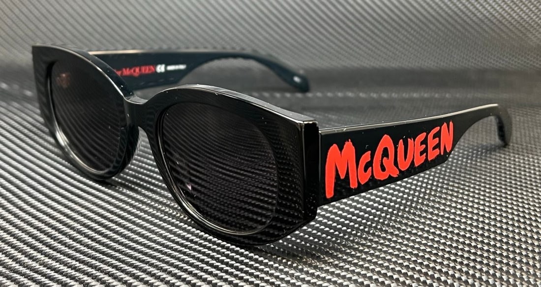 Alexander McQueen AM0330S 002 Women's Black Sunglasses 54mm: Alexander McQueen AM0330S 002 Women's Black Sunglasses 54mm Step out in style with these ALEXANDER MCQUEEN AM0330S 002 sunglasses, featuring a sleek black frame that adds a touch of sophistication. De