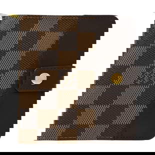 Louis Vuitton Damier Compact Zip Wallet N61668: Louis Vuitton Damier Compact Zip Wallet N61668 This Louis Vuitton Damier Compact Zip Wallet, model N61668, is a stylish and functional accessory crafted from durable Damier Canvas. It features a