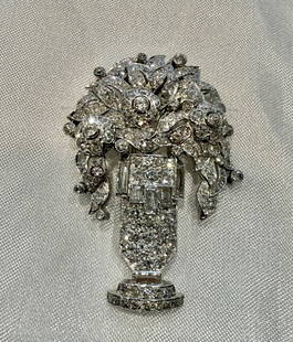French Art Deco Platinum Diamond Brooch 3.75ct GSI: French Art Deco Platinum Diamond Brooch 3.75ct GSI Discover the elegance of this French Art Deco brooch, crafted from high-quality platinum with a metal purity of 950. This stunning piece features app