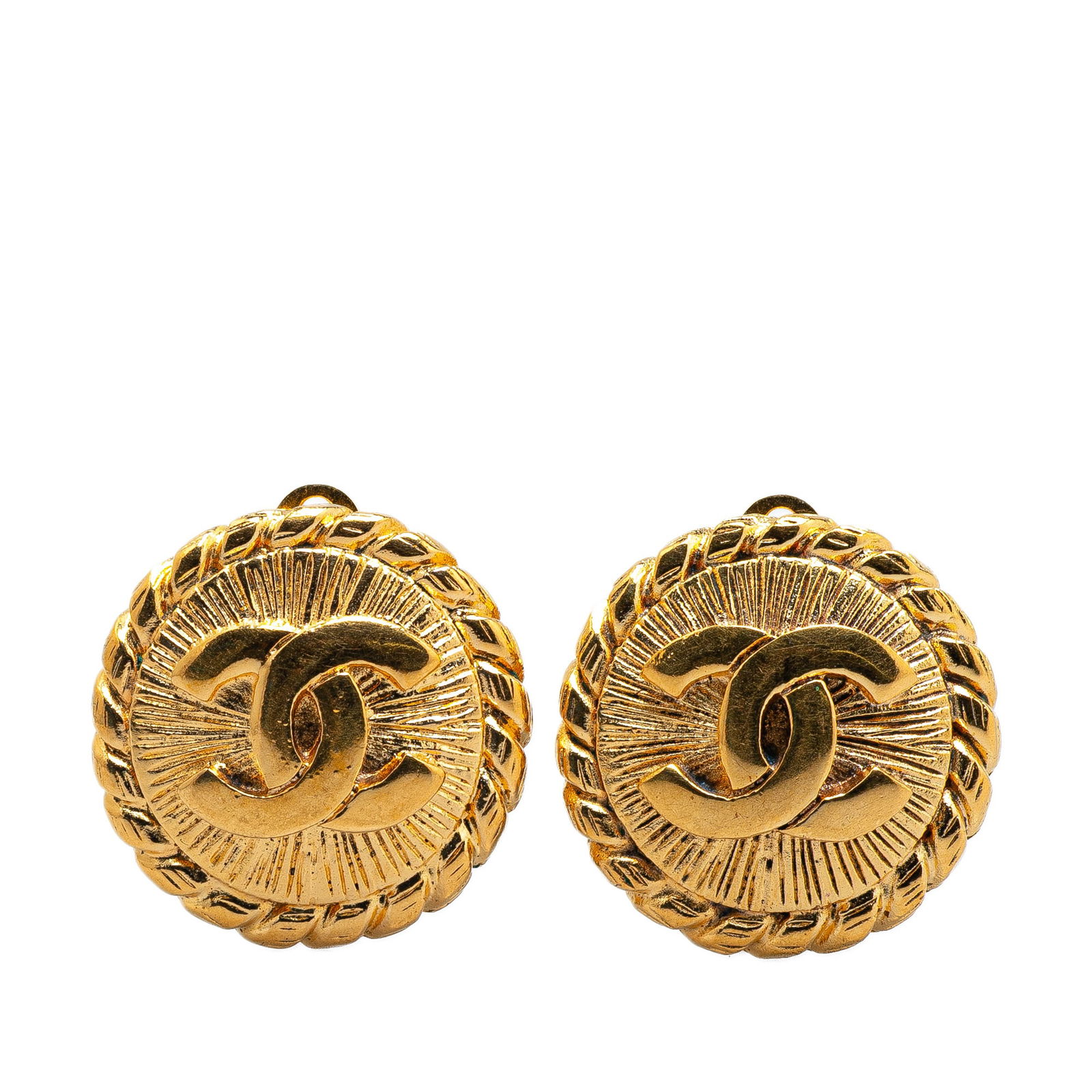 Chanel Gold Plated CC Round Clip-on Earrings France: Chanel Gold Plated CC Round Clip-on Earrings France Elevate your accessory collection with these exquisite Chanel Gold Plated CC Round Clip-on Earrings. Crafted with a gold-plated body, these earrings