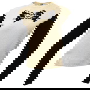 Chanel Sweater Off-white Black 100% Cashmere #42: Chanel Sweater Off-white Black 100% Cashmere #42 This elegant Chanel sweater is crafted from 100% cashmere, offering a luxurious feel and exceptional warmth. It features a chic off-white and black col