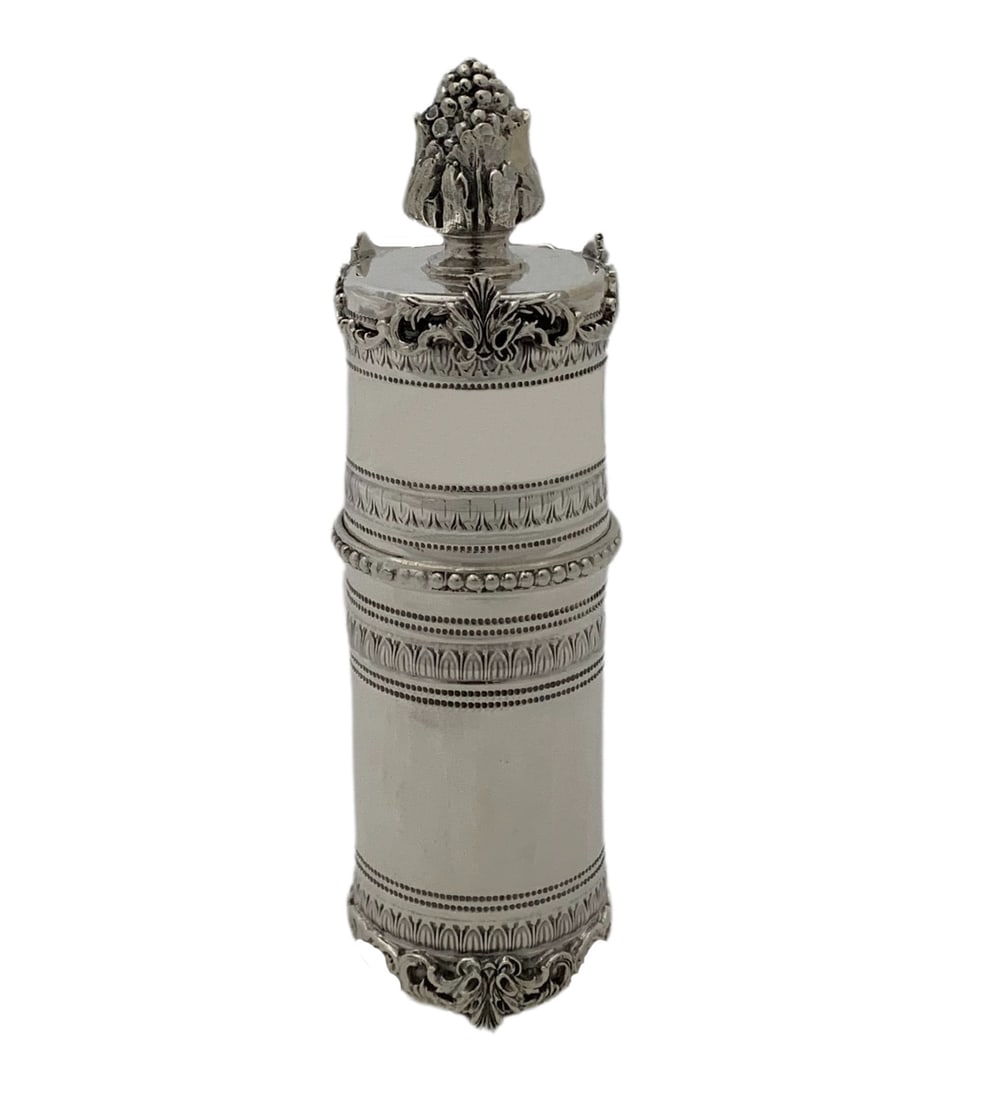 Handmade .925 Sterling Silver Gadroon Border Grape Matchbox Holder 6" x 1.75": Handmade .925 Sterling Silver Gadroon Border Grape Matchbox Holder 6" x 1.75" This exquisite handmade matchbox holder is crafted from fine .925 sterling silver, showcasing an elegant Gadroon style bor