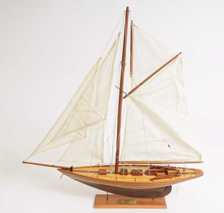Victorian Pen Duick Sailboat Model - Hand-Crafted Brass and Solid Wood: Victorian Pen Duick Sailboat Model - Hand-Crafted Brass and Solid Wood Introducing a beautifully crafted Vintage Pen Duick Model, perfect for collectors and enthusiasts alike. This hand-crafted model