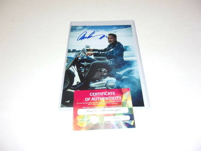 Arnold Schwarzenegger Signed Photo with COA Predator Terminator: Arnold Schwarzenegger Signed Photo with COA Predator Terminator This is an original signed photograph of Arnold Schwarzenegger, the iconic actor known for his roles in Predator and Terminator. The pho