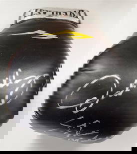 Oscar De La Hoya Sugar Shane Mosley Signed Boxing Glove BAS Authenticated: Oscar De La Hoya Sugar Shane Mosley Signed Boxing Glove BAS Authenticated This is an original boxing glove signed by two legendary fighters, Oscar De La Hoya and Sugar Shane Mosley. The glove comes