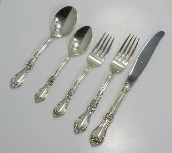 Wallace Royal Rose Sterling Silver 5-Piece Place Setting 1962: Wallace Royal Rose Sterling Silver 5-Piece Place Setting 1962 Enhance your dining experience with the Royal Rose by Wallace Sterling Silver Regular Place Setting. This exquisite 5-piece flatware set,
