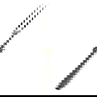 Tuttle Windsor Castle Sterling Silver Carving Fork 8 3/8'': Tuttle Windsor Castle Sterling Silver Carving Fork 8 3/8'' Experience elegance with the Windsor Castle Carving Fork by Tuttle. This exquisite flatware piece is crafted from high-quality sterling silve