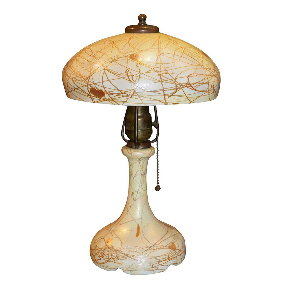 Steuben Art Nouveau Desk Lamp 14in Hearts and Vines Beige: Steuben Art Nouveau Desk Lamp 14in Hearts and Vines Beige This exquisite Steuben Art Glass Lamp features a charming design of hearts and vines, embodying the elegance of the Art Nouveau style. Crafted