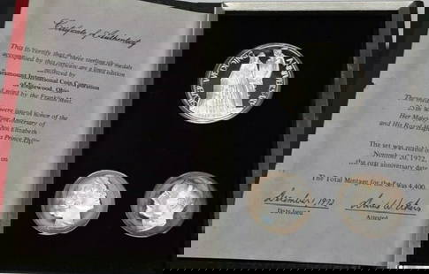 1972 Franklin Mint Silver Wedding Anniversary 3 Medal Set with COA: 1972 Franklin Mint Silver Wedding Anniversary 3 Medal Set with COA Celebrate a significant milestone with this rare 1972 Silver Wedding Anniversary medal set featuring Elizabeth and Philip. This exqui
