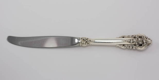 Wallace Grande Baroque Sterling Silver Knife 8 7/8 Inch No Monogram: Wallace Grande Baroque Sterling Silver Knife 8 7/8 Inch No Monogram This Grande Baroque by Wallace regular knife features a beautiful sterling silver handle paired with a durable stainless steel blade