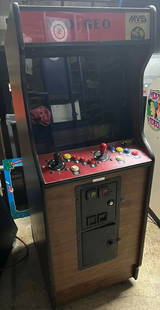 Rare 1989 SNK NEO GEO Cabaret Arcade Machine 2 Player Action: Rare 1989 SNK NEO GEO Cabaret Arcade Machine 2 Player Action This classic NEO GEO arcade machine cabaret model from SNK, released in 1989, is an exciting addition for any arcade enthusiast. It feature