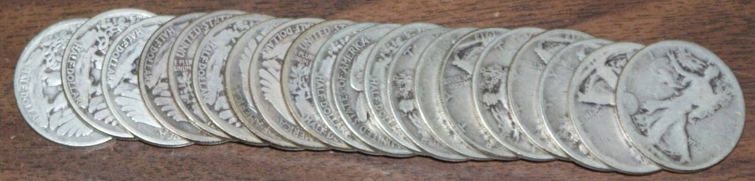 1929-S Walking Liberty Half Dollar Roll of 20 Circulated 90% Silver Coins: 1929-S Walking Liberty Half Dollar Roll of 20 Circulated 90% Silver Coins This lot features a roll of 20 circulated 1929-S Walking Liberty Half Dollars, each composed of 90% silver. Minted in San Fran